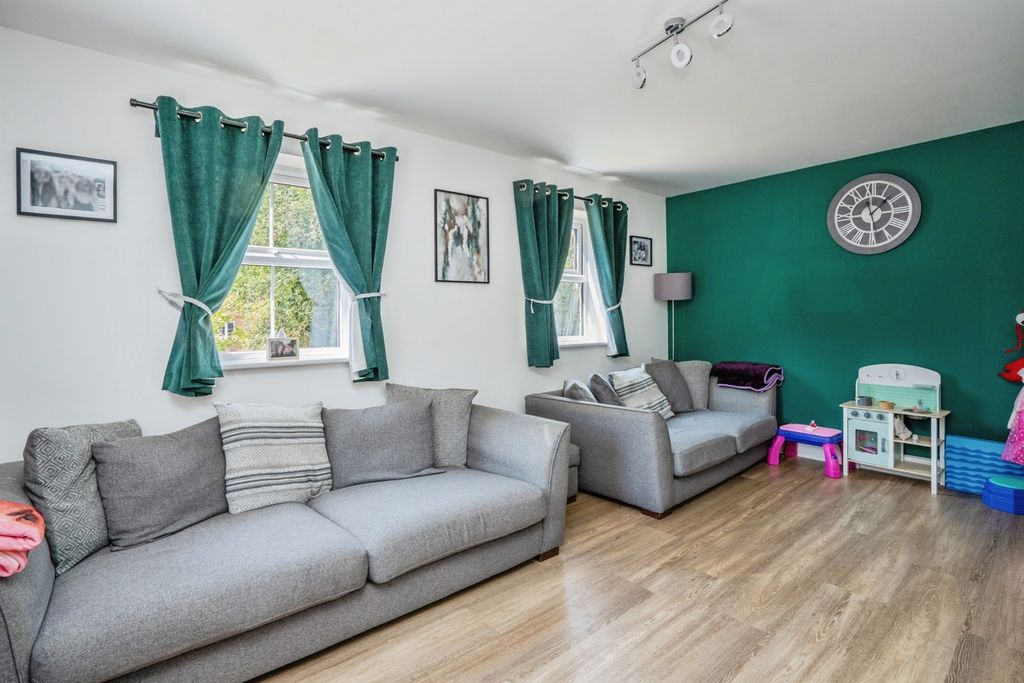Property photo 3 of 19 Pbox-Img.Jpg