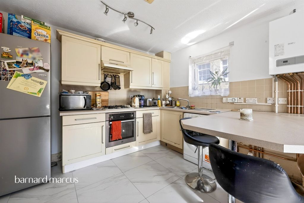 Property photo 2 of 20