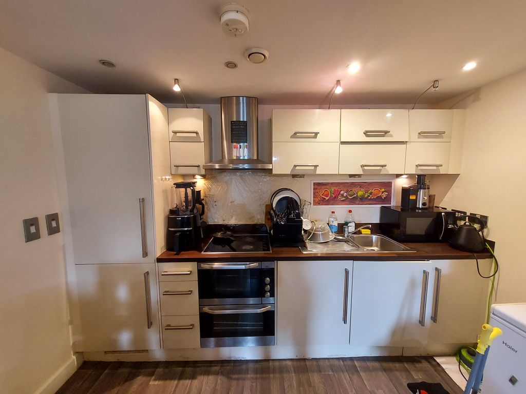 Property photo 3 of 6 Kitchen
