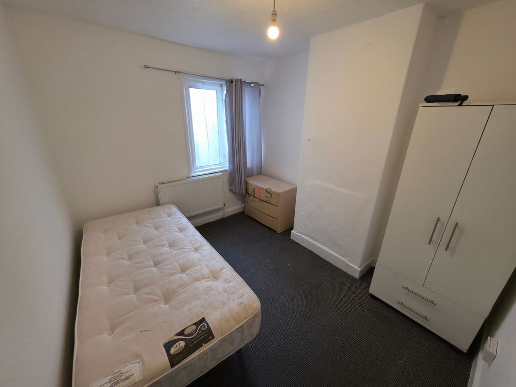 Property photo 2 of 8 Photo 3