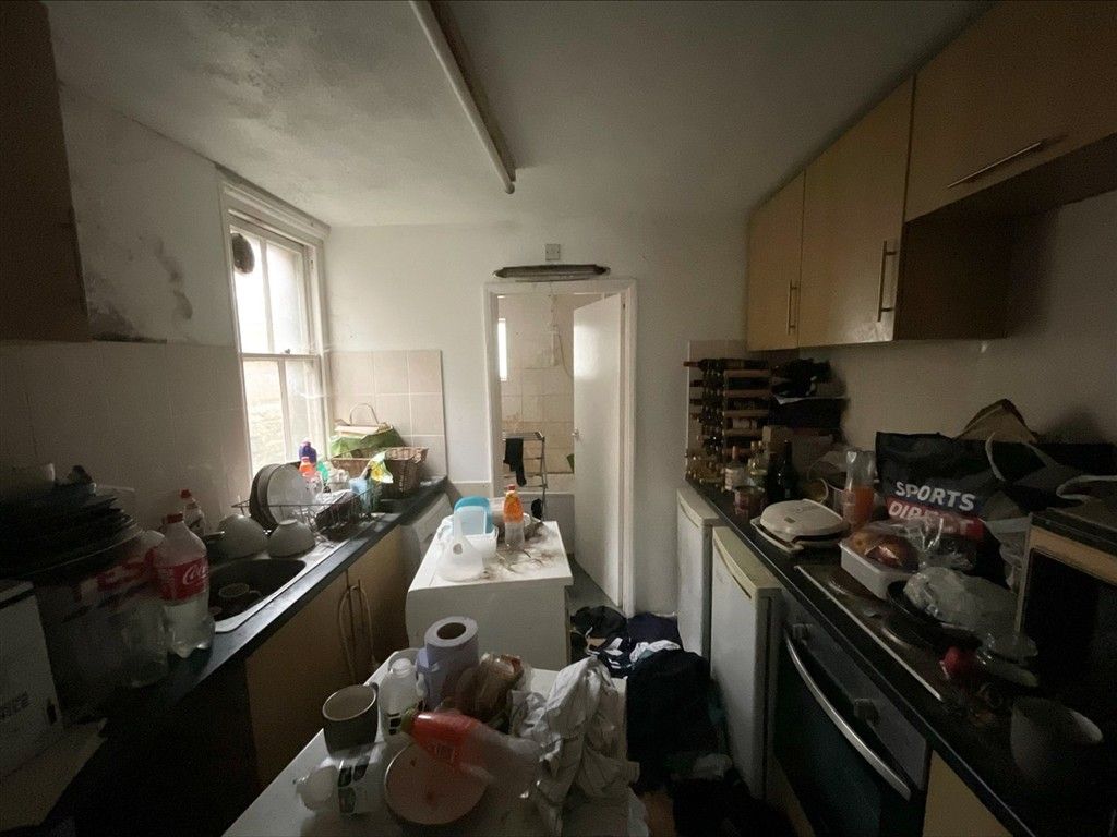 Property photo 3 of 8 Kitchen