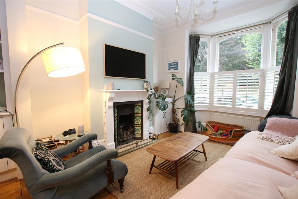 Property photo 2 of 17 Living 2.Jpg