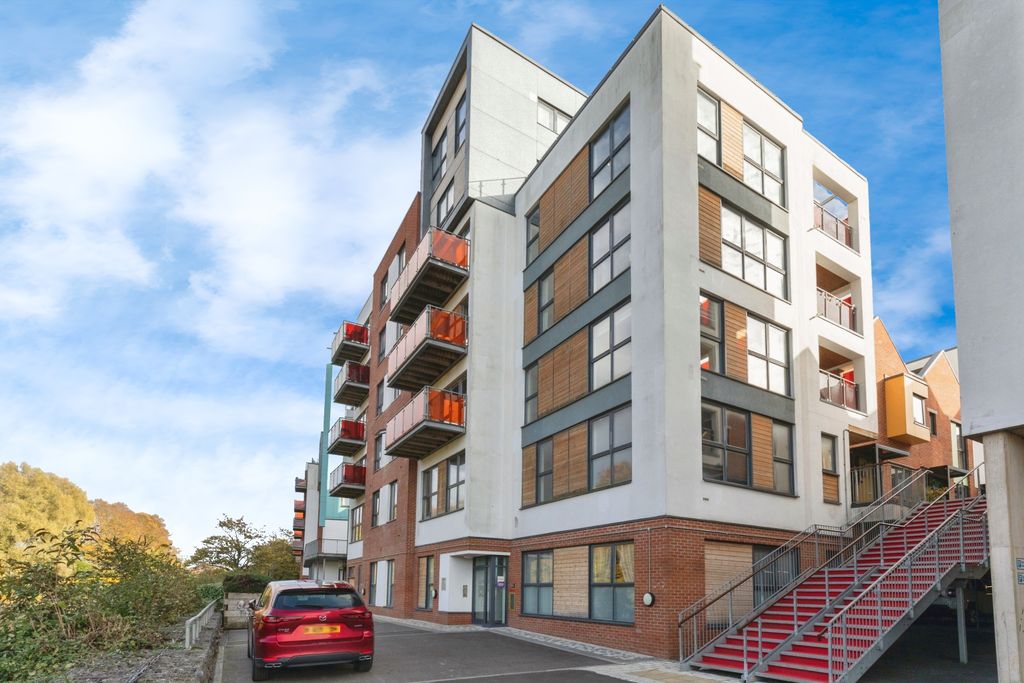 Property photo 1 of 20