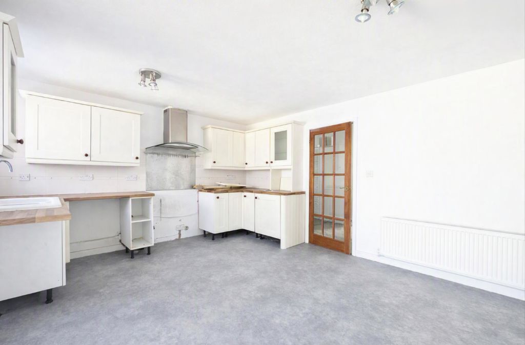 Property photo 3 of 14 Kitchen/Dining Room