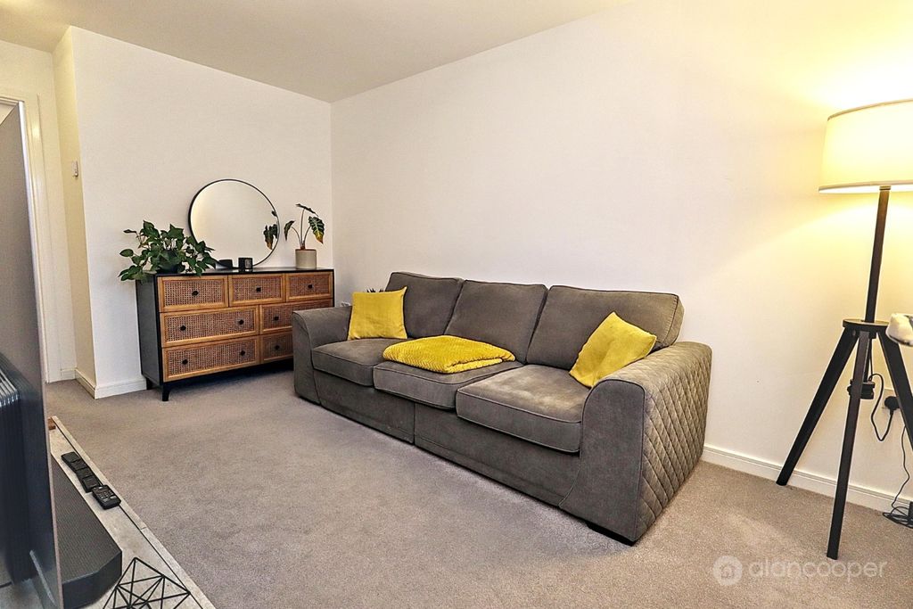 Property photo 2 of 19 4875254