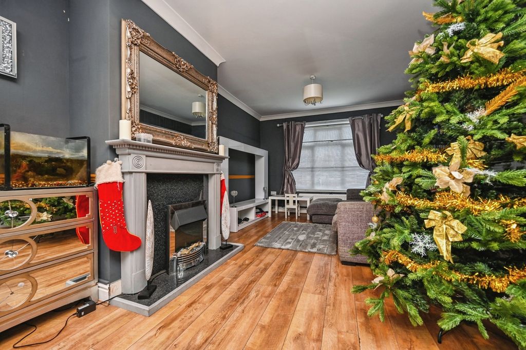 Property photo 3 of 17 Photo