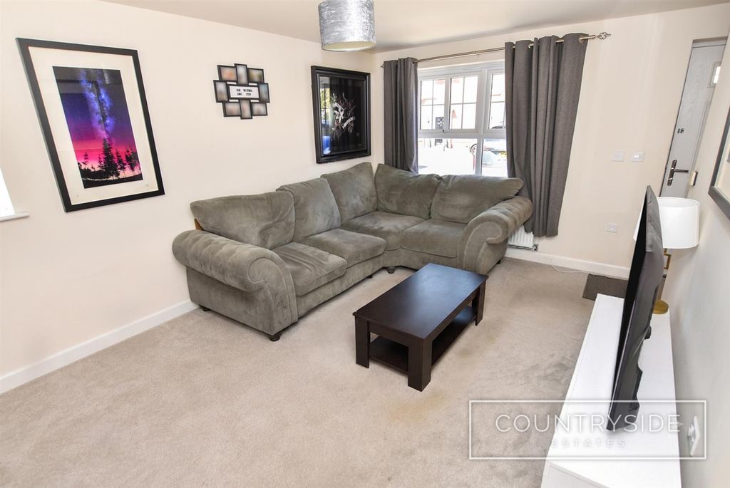 Property photo 2 of 14 Lounge