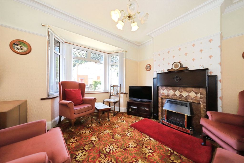 Property photo 2 of 12 Lounge