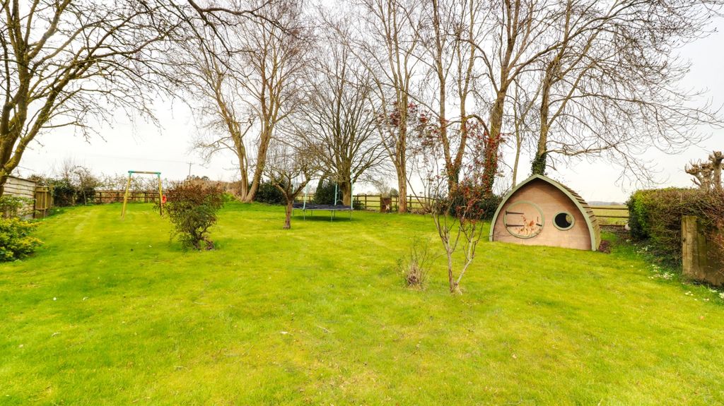 Property photo 3 of 26 3. Garden 5