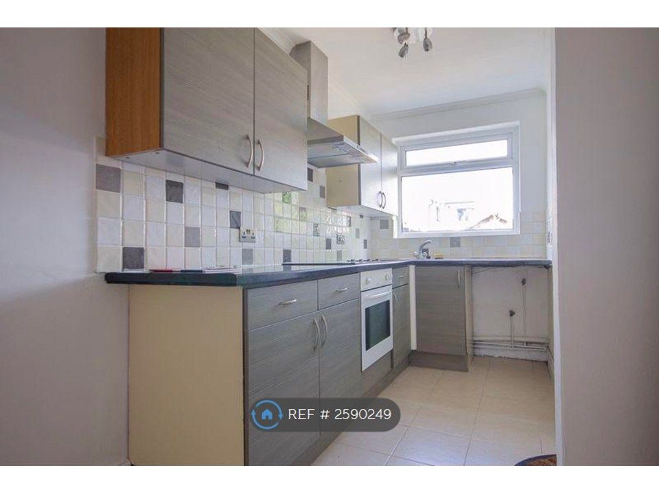 Property photo 3 of 7 Kitchen