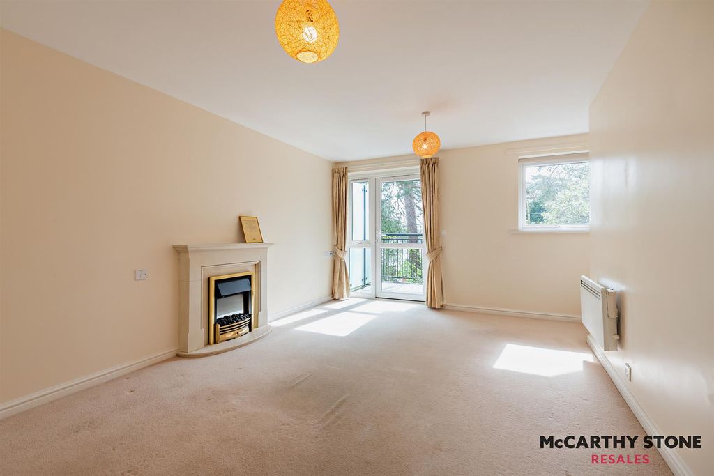 Property photo 2 of 29 8592039-Interior07-800.Jpg