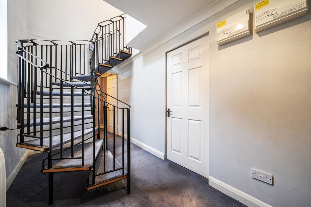 Property photo 3 of 20 1420854-12-69A023...