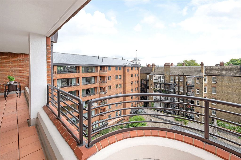 Property photo 3 of 12 Balcony
