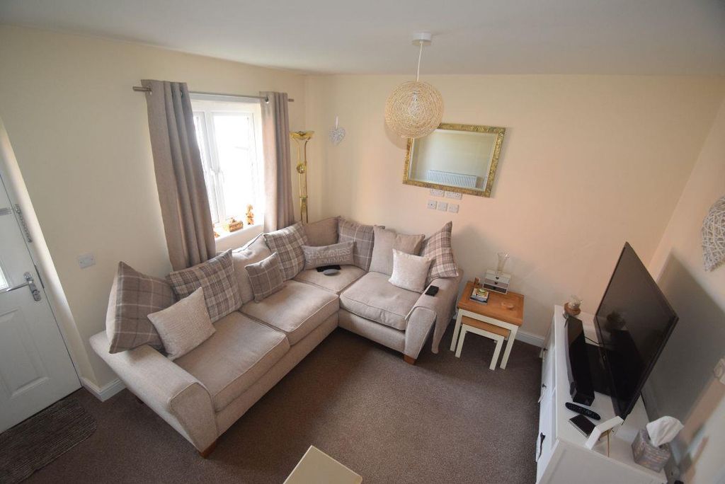 Property photo 2 of 8 Lounge