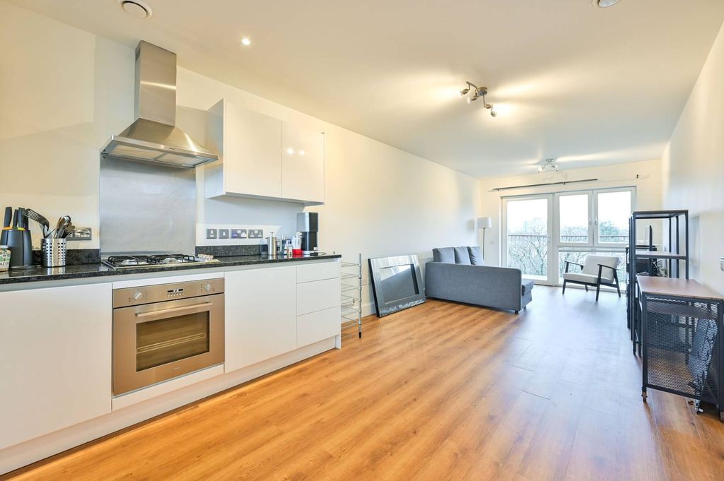 Property photo 3 of 14