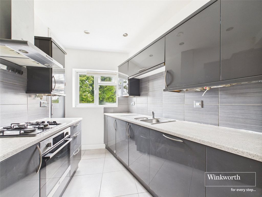 Property photo 2 of 6 Kitchen
