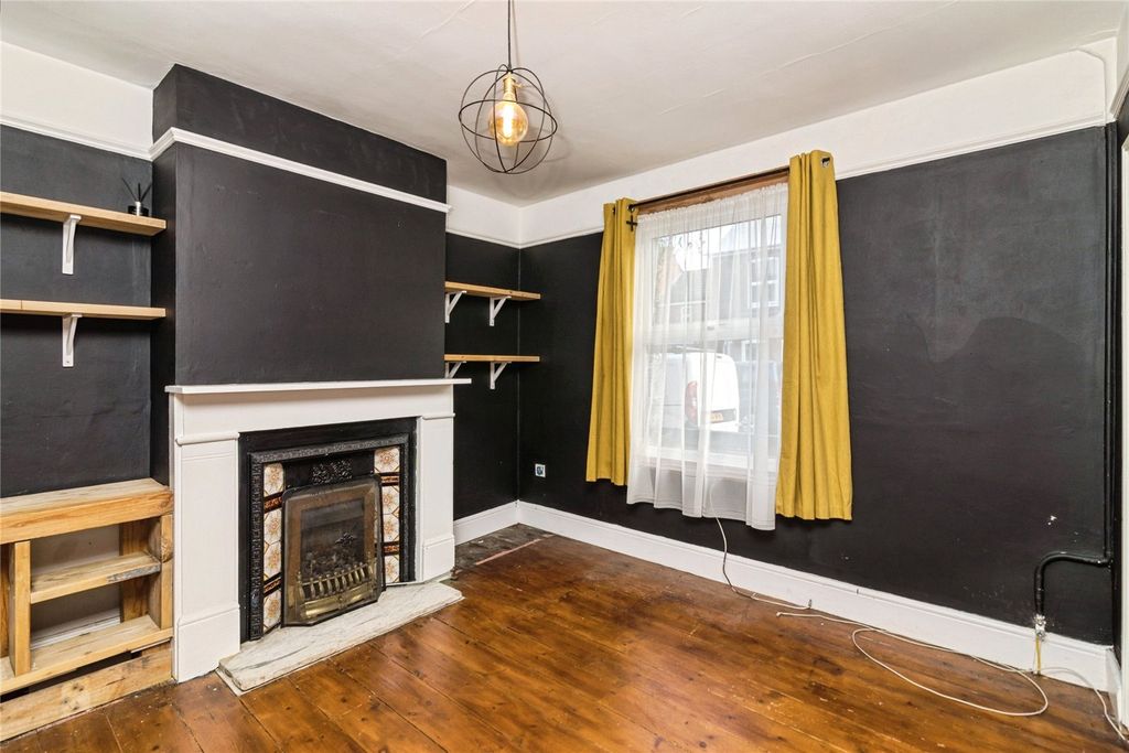 Property photo 2 of 30 Sitting Room