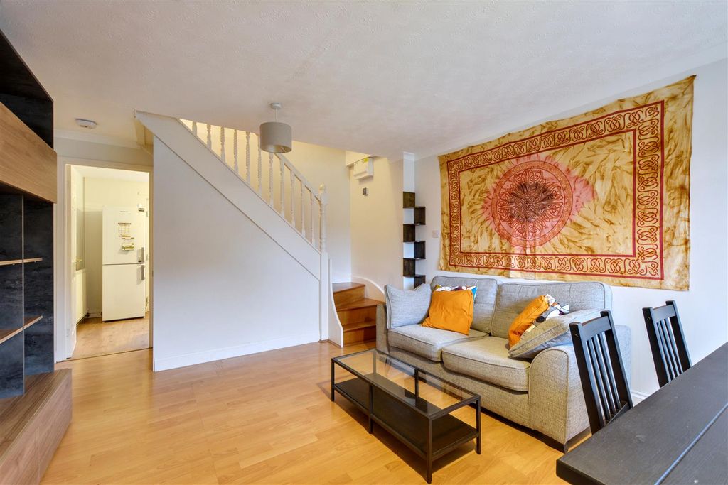 Property photo 2 of 19 Lounge (6).Jpeg