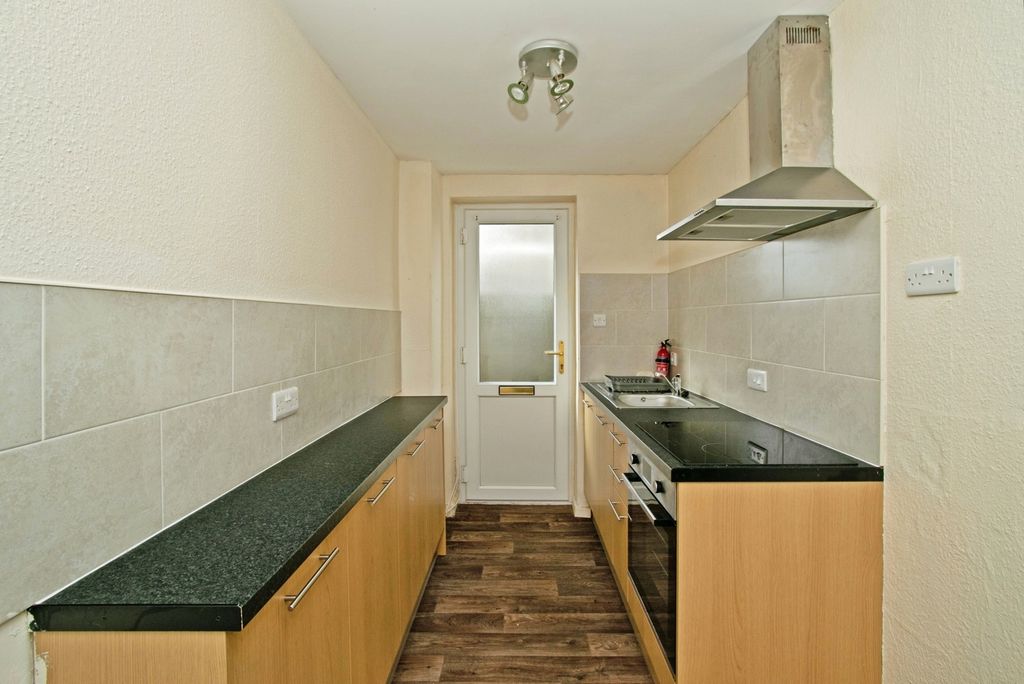Property photo 3 of 19 Kitchen
