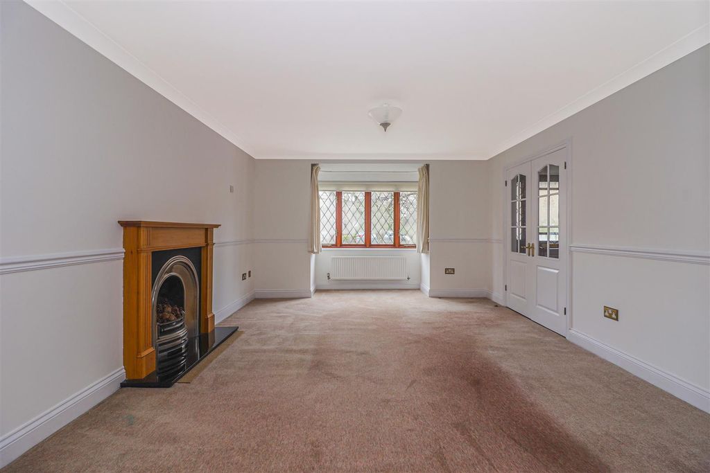 Property photo 2 of 27