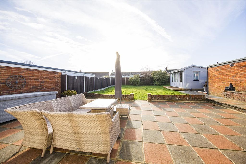 Property photo 2 of 25 South Facing Large Terrace