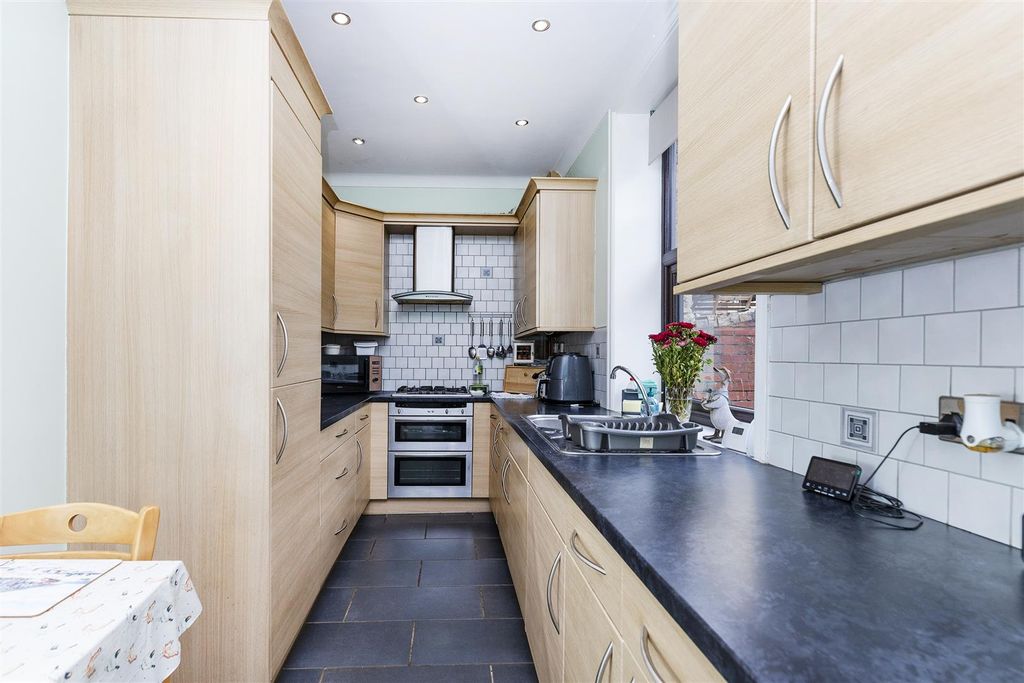 Property photo 3 of 24 Kitchen Diner
