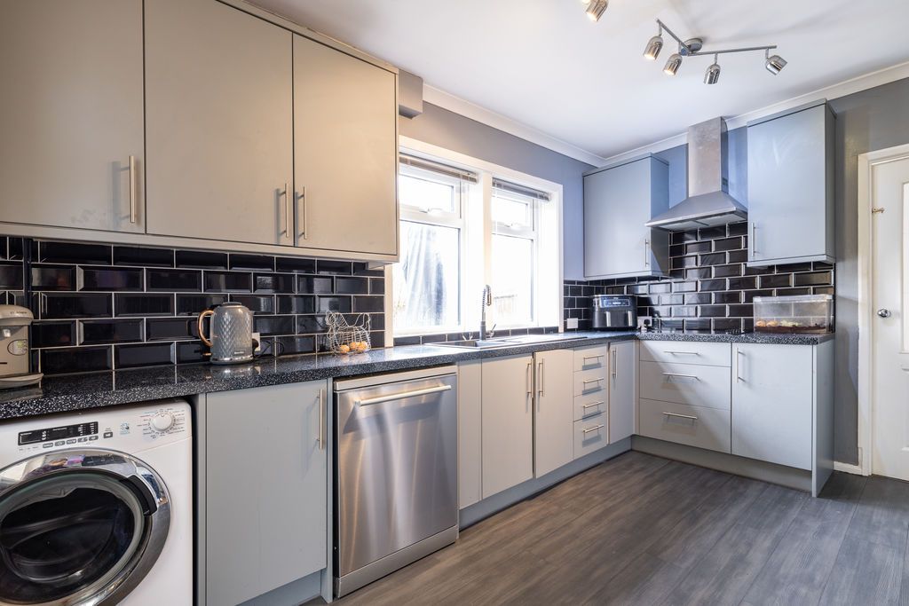 Property photo 2 of 16 Kitchen