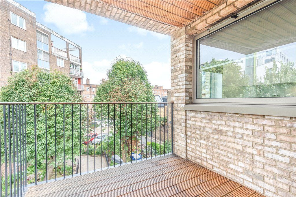 Property photo 2 of 11 Balcony