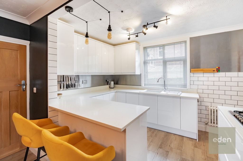 Property photo 2 of 36