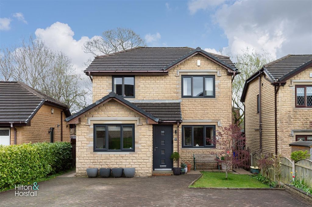 Property photo 1 of 18 Deepdale Green