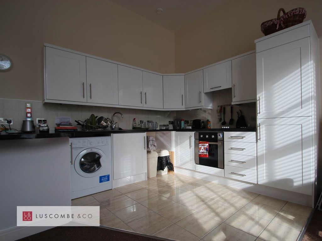Property photo 3 of 14 Kitchen