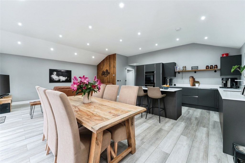 Property photo 3 of 23 Picture No. 28