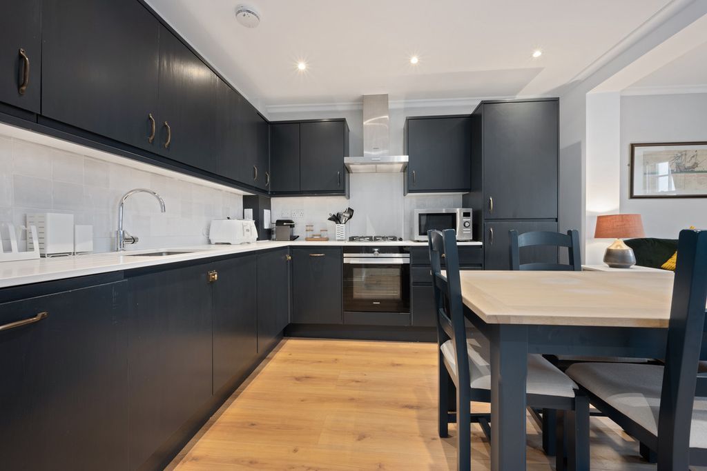 Additional image 9 of 2 bed flat for saleCourtview House, East Molesey KT8