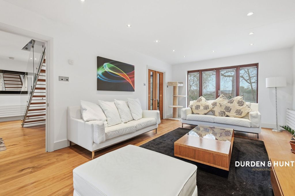 Property photo 3 of 34