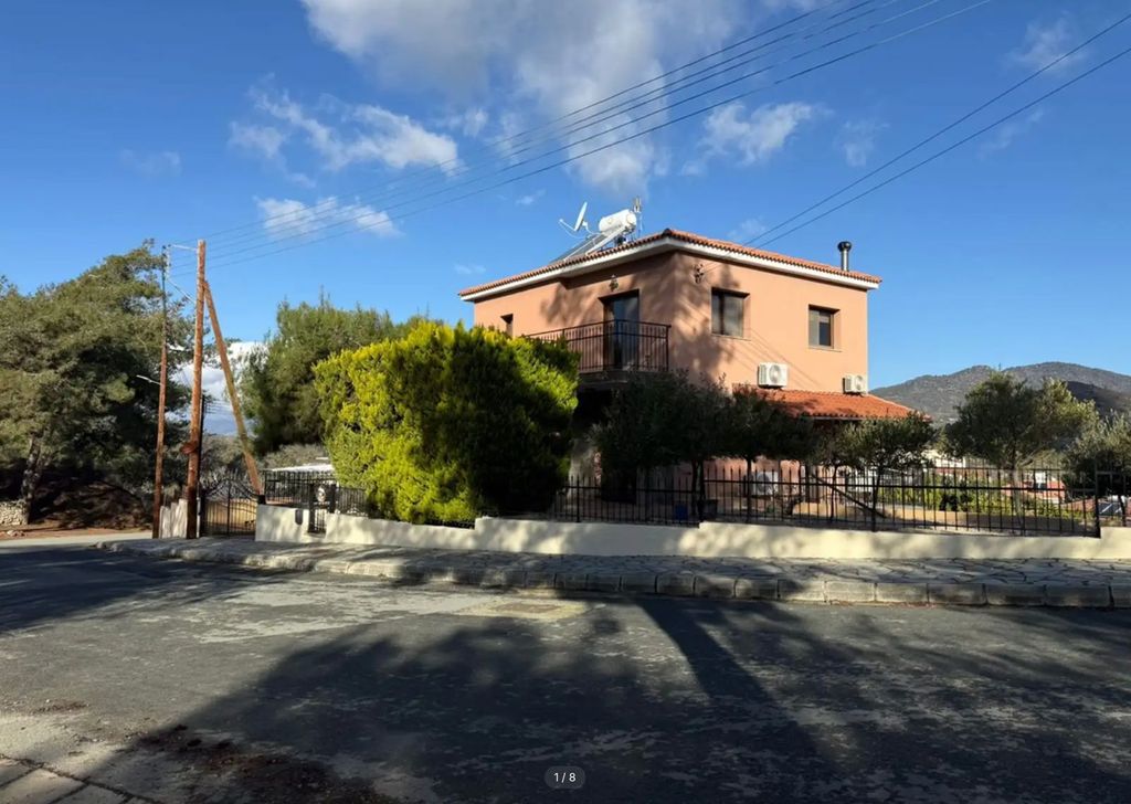Property photo 1 of 8