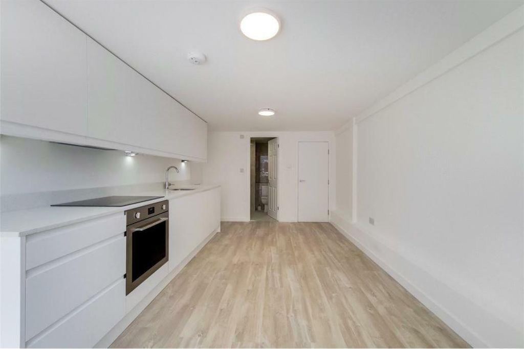 Property photo 3 of 3 liv2-Jpg-10