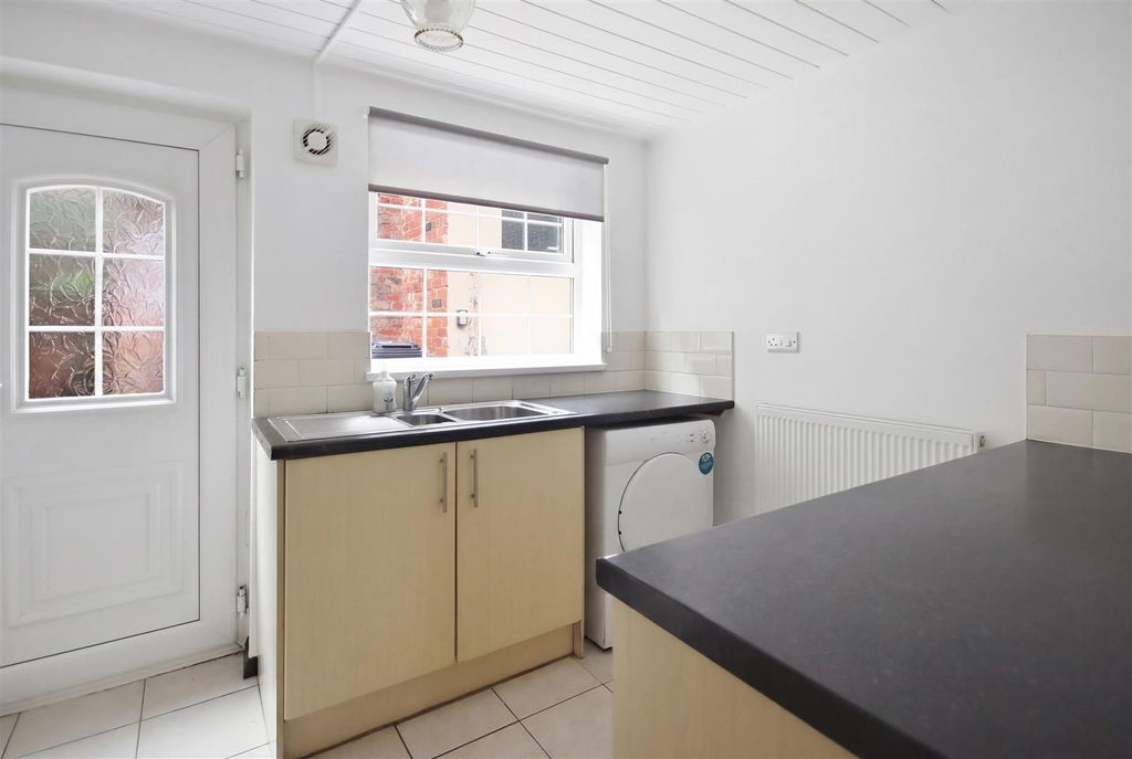 Property photo 3 of 13 Kitchen
