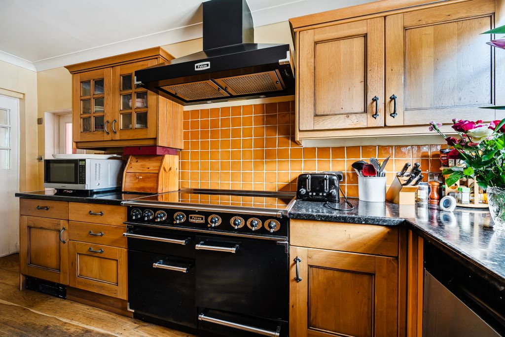 Property photo 3 of 9