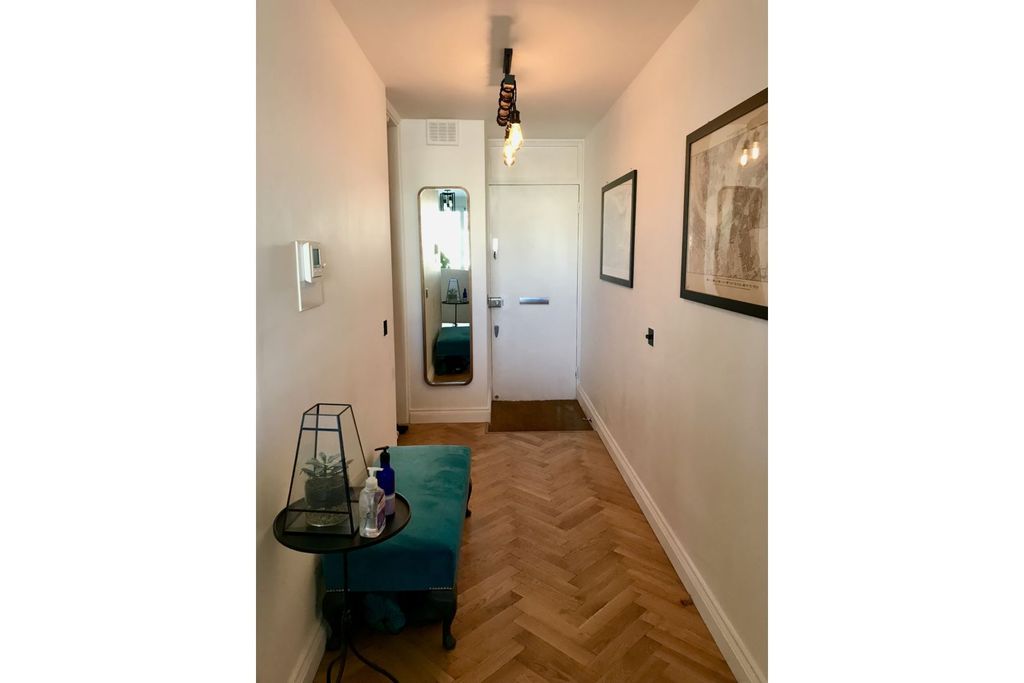 Property photo 3 of 28 Apartment Hallway