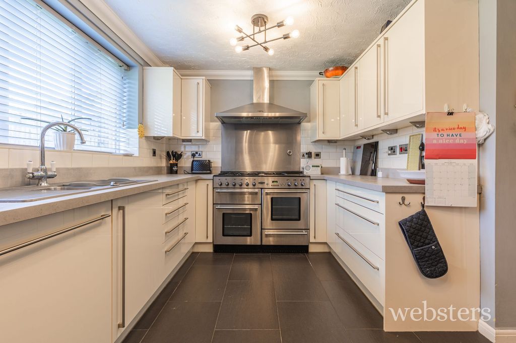 Property photo 3 of 25