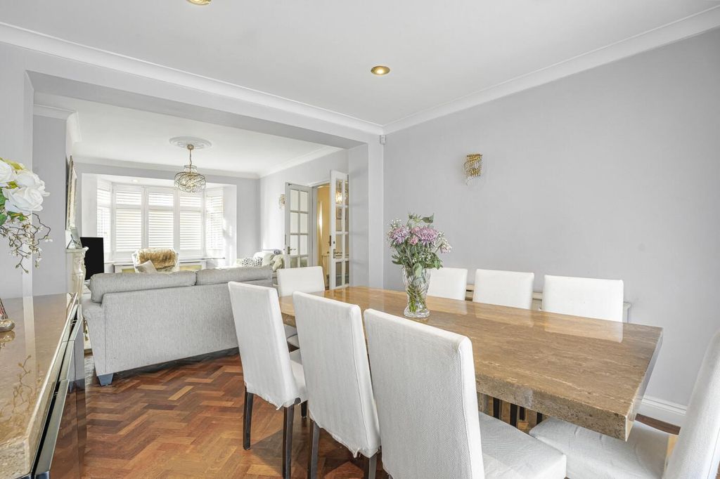 Property photo 3 of 17 Dining Area