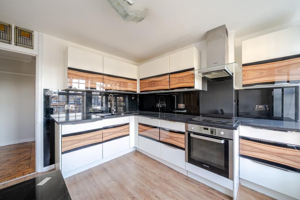 Property photo 2 of 17 Kitchen