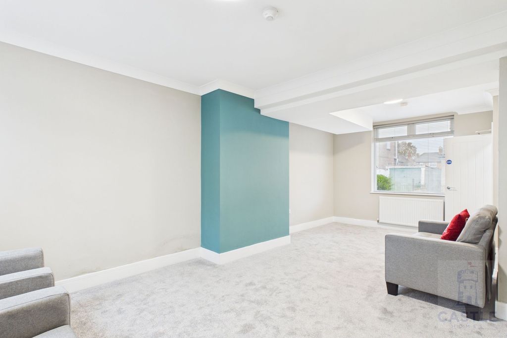 Property photo 3 of 8 Shared Living Room