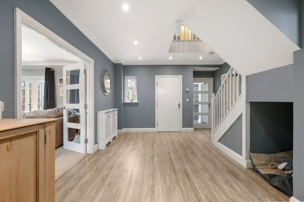 Property photo 2 of 25