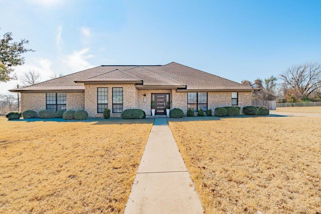 Property photo 1 of 31