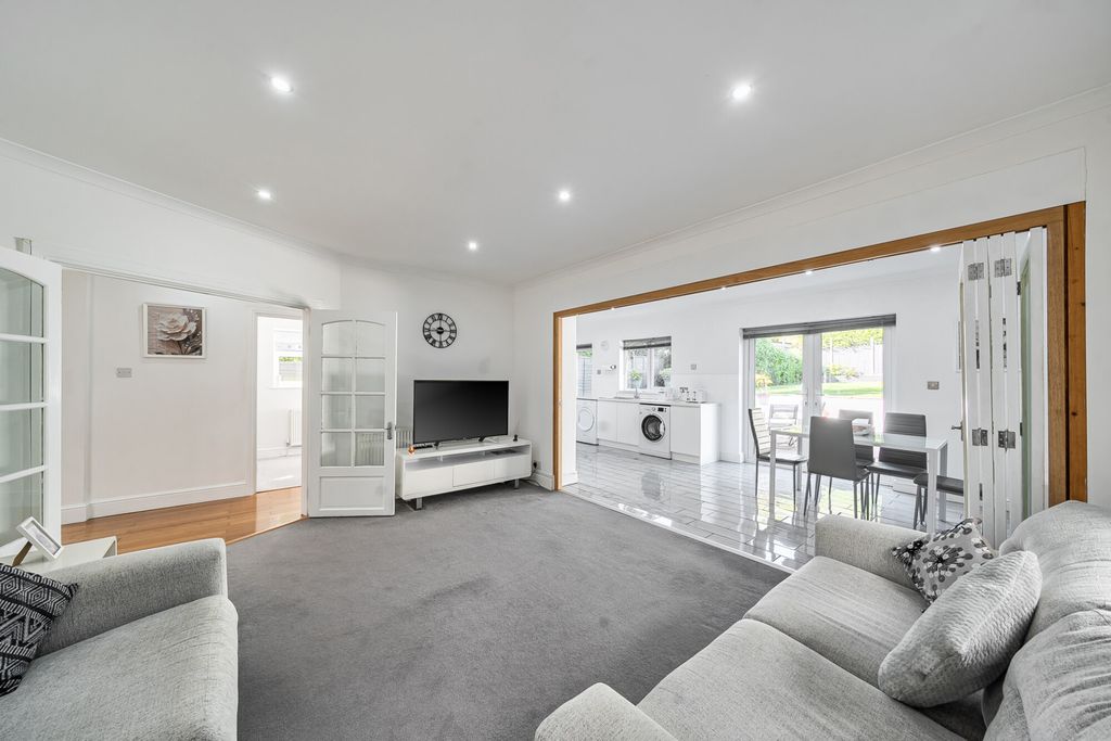 Property photo 2 of 19 1439590-14-69d62A...