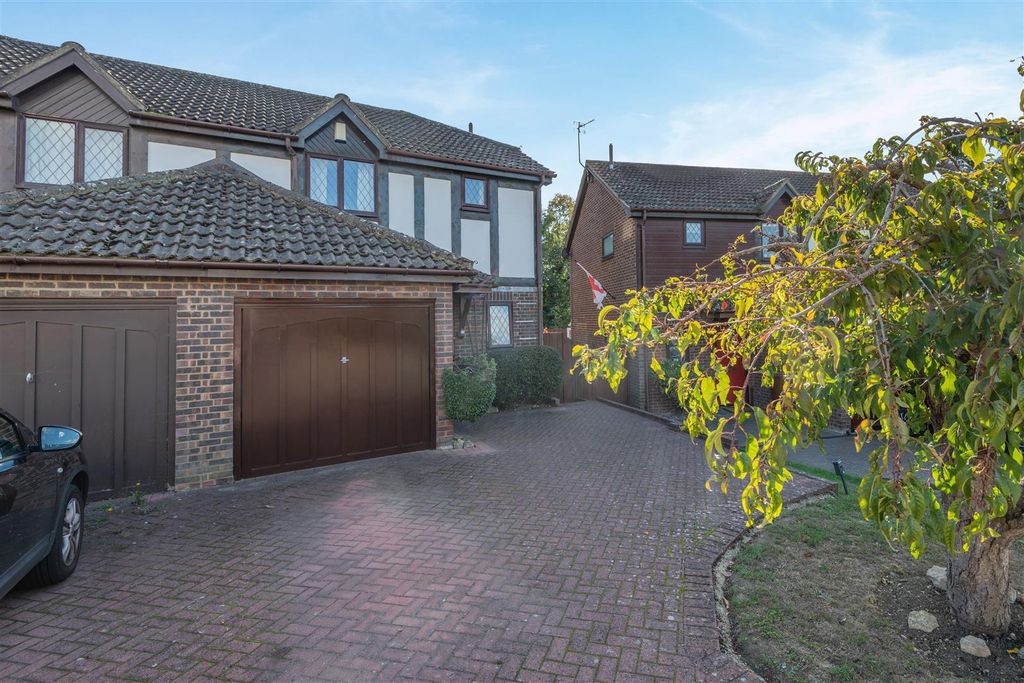 Property photo 1 of 14 8706340-Exterior09.Jpg