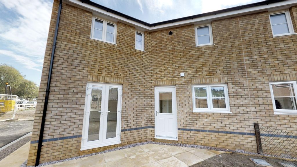 Property photo 3 of 12