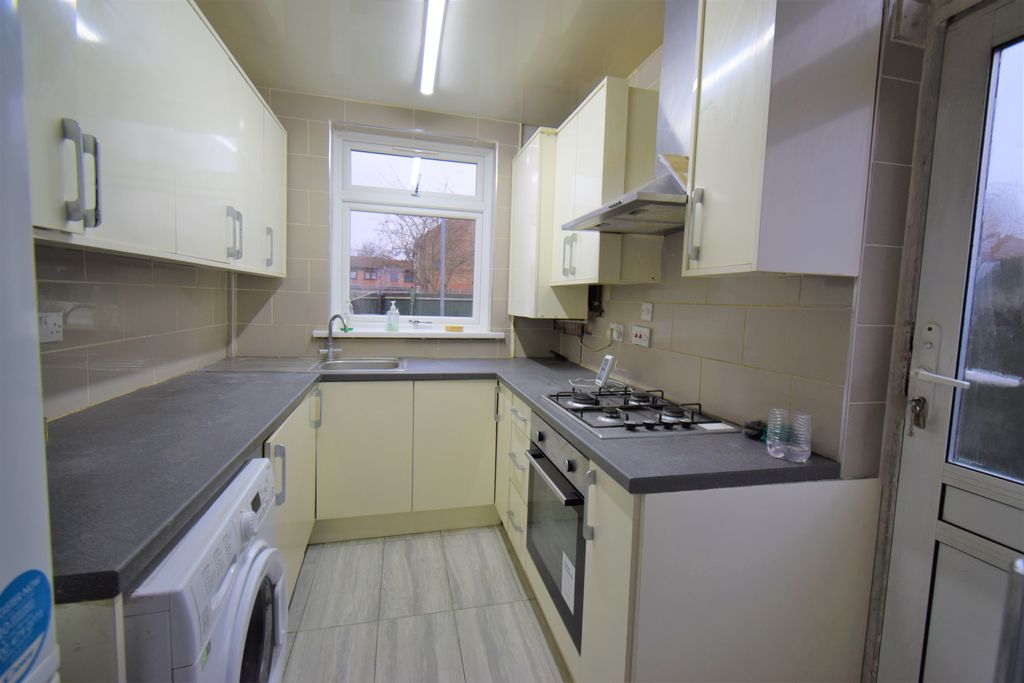 Property photo 3 of 13 Kitchen