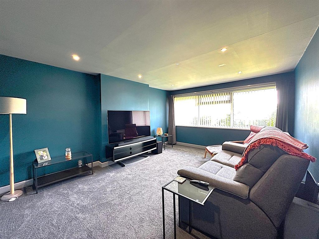Property photo 2 of 18 Lounge.Jpg